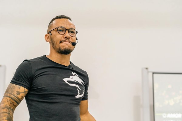 What Are the Most Effective Strategies for Adapting to New Challenges in UK Business Management?